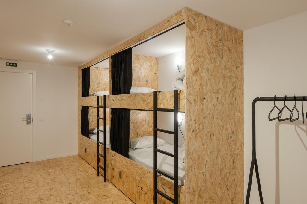 Hostel Conii & Suites Algarve Quarteira Eksteriør bilde